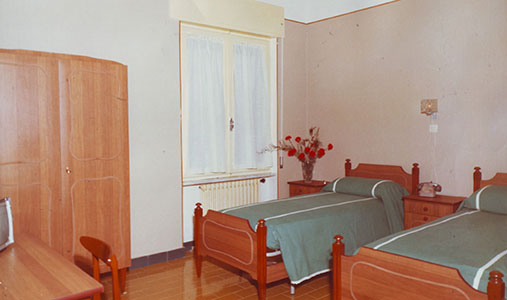 Foto storica di una della camere della Salus.